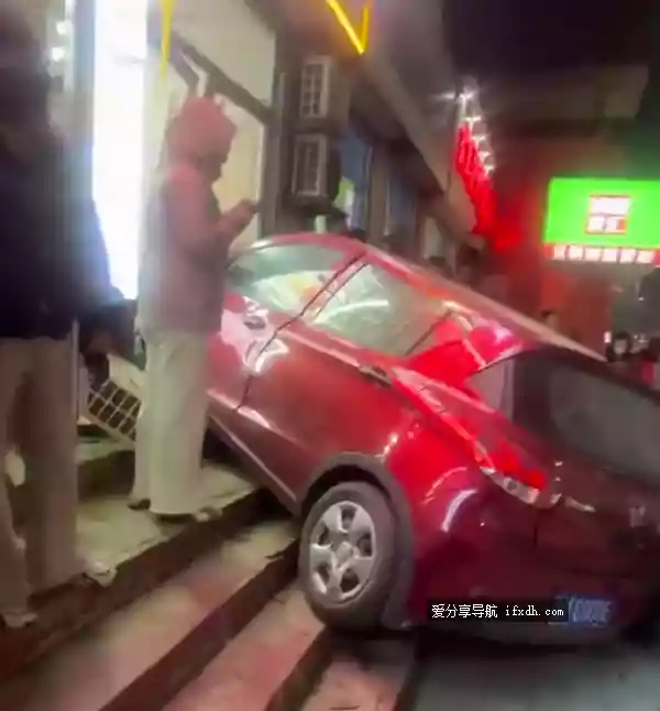 山东紫菜包饭店事件是什么事?紫菜包饭店门口撞车后续